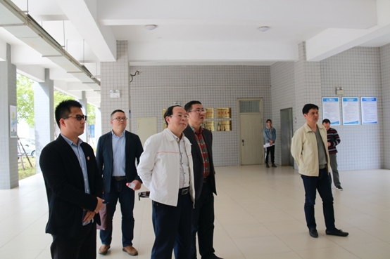 校领导带队检查新学期教学工作