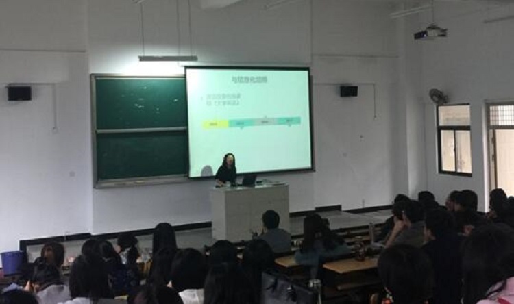 学校召开网络教学平台和慕课建设应用培训会