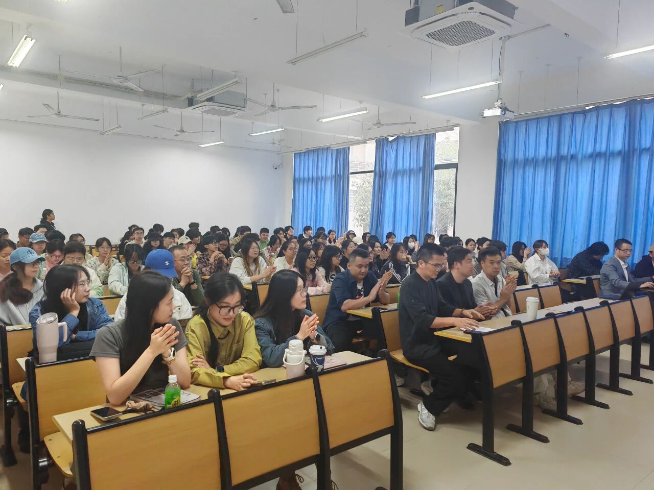 福州理工学院计算与信息科学学院举办“AIGC工作流与智能体设计”专题讲座